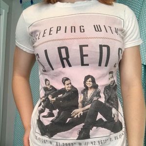 CREAM SLEEPING WITH SIRENS SHORT SLEEVE